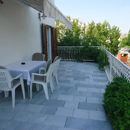 White & In Apartment Malinska