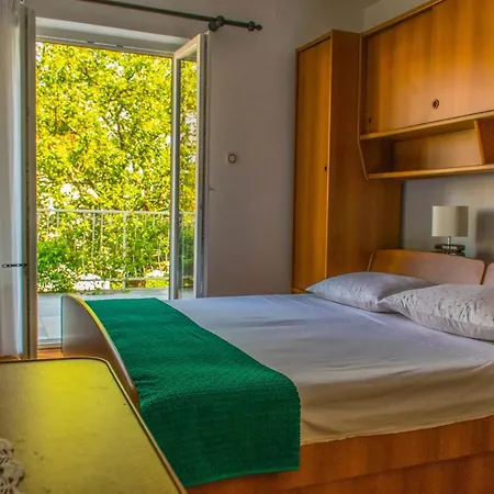 White&green In Appartement Malinska