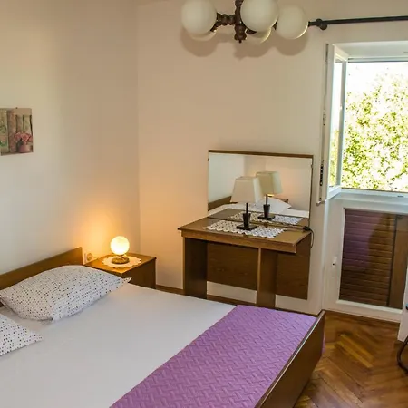 White&green In Appartement Malinska