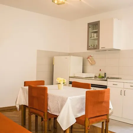 Apartment White & In *