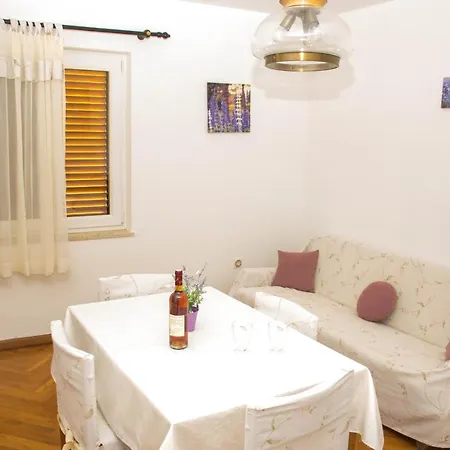 White & In Apartment Malinska