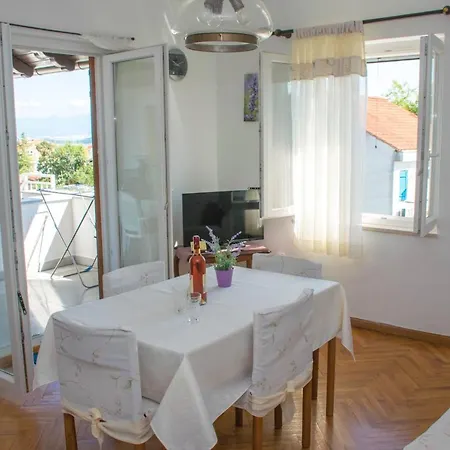 Apartment White & In Malinska
