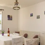 White & In דירה *